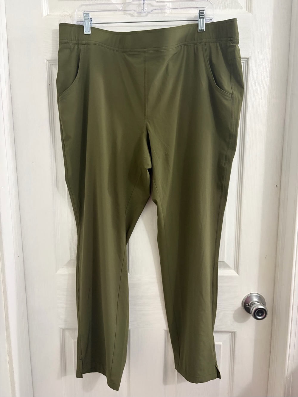 Eddie Bauer Olive Straight-Leg Ponte Pants. Size XL NWT